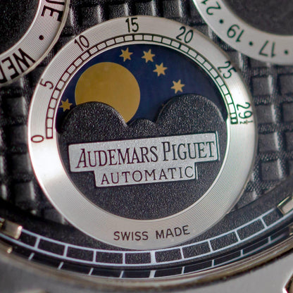 Audemars Piguet Royal Oak Ref. 25820SP, 39mm stainless steel case with platinum bezel, silver “Tapisserie” dial, and integrated bracelet.
