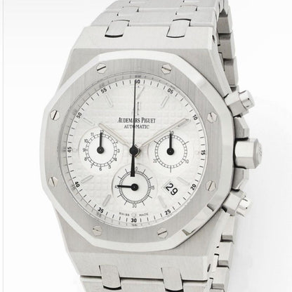 udemars Piguet Royal Oak 26300ST “Kasparov Chronograph,” 39mm stainless steel case, white “Tapisserie” dial, contrasting subdials, and integrated bracelet.