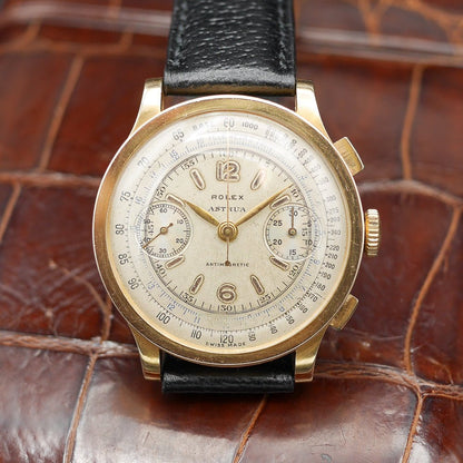 Rolex Chronograph Ref: 2508 retailed by Astrua in Yellow gold. Circa: 1950.