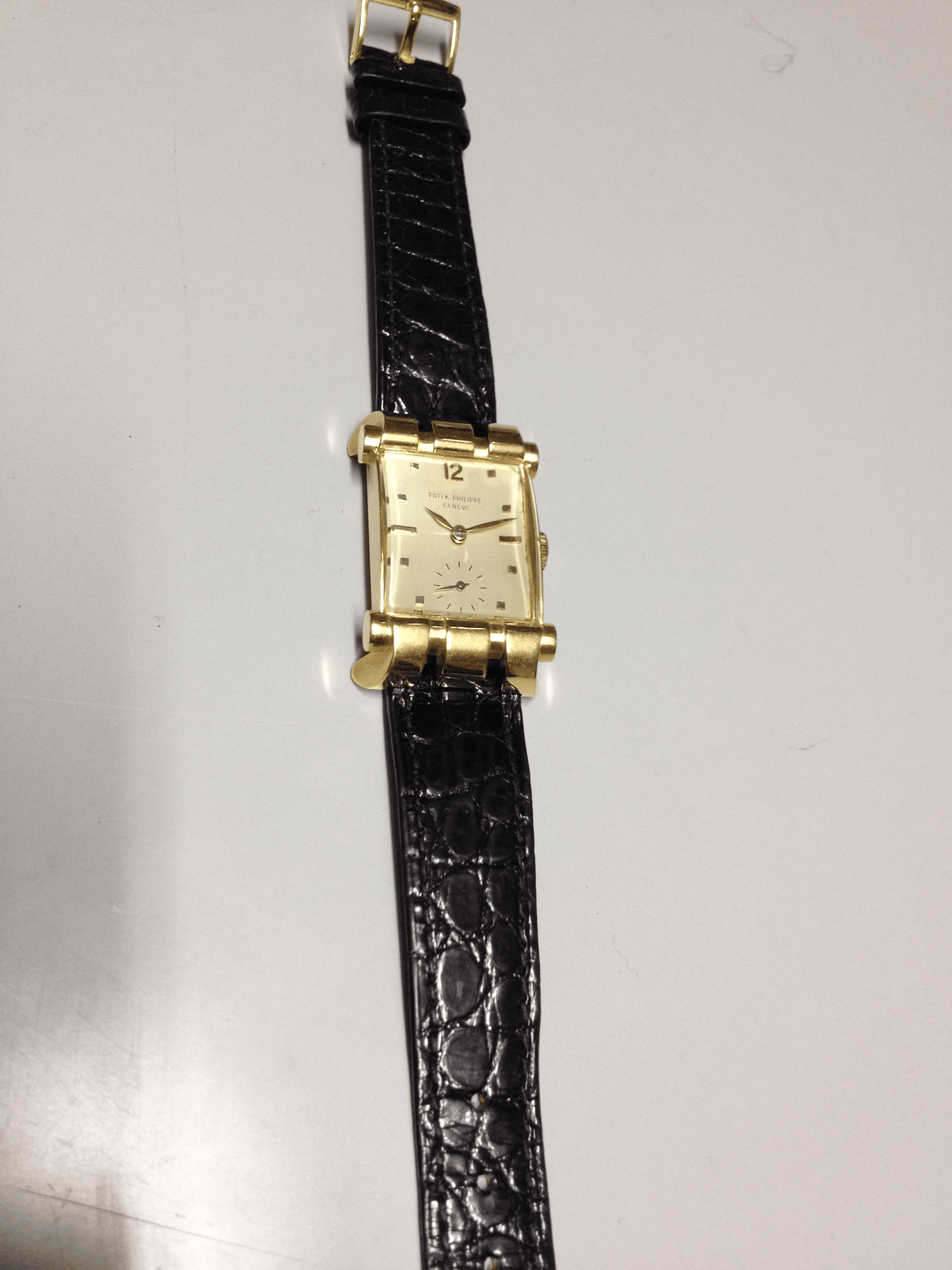 Patek Philippe Retro watch Bear Claw Ref: 2471 in Pink gold. Circa: 1951.
