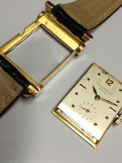 Patek Philippe Retro watch Bear Claw Ref: 2471 in Pink gold. Circa: 1951.