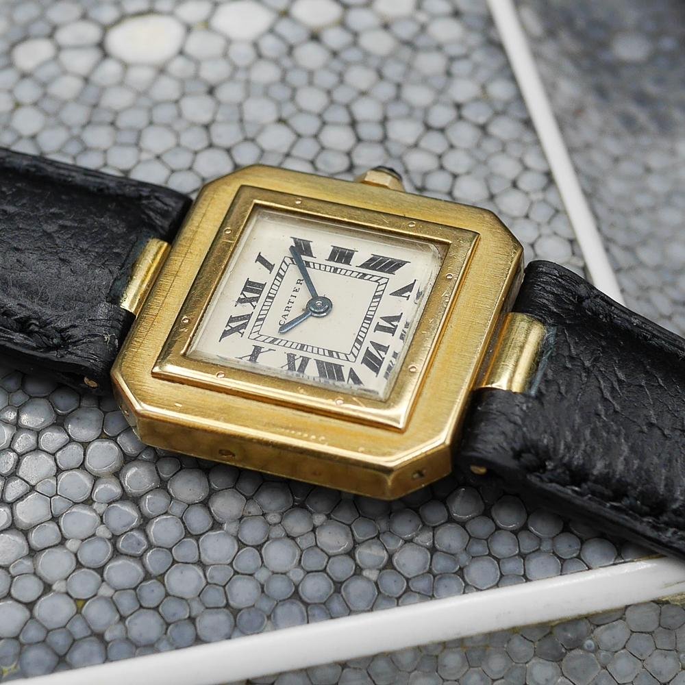 Cartier Carre A coin Coupes or Square with cut corners in Yellow gold. Circa: 1940.