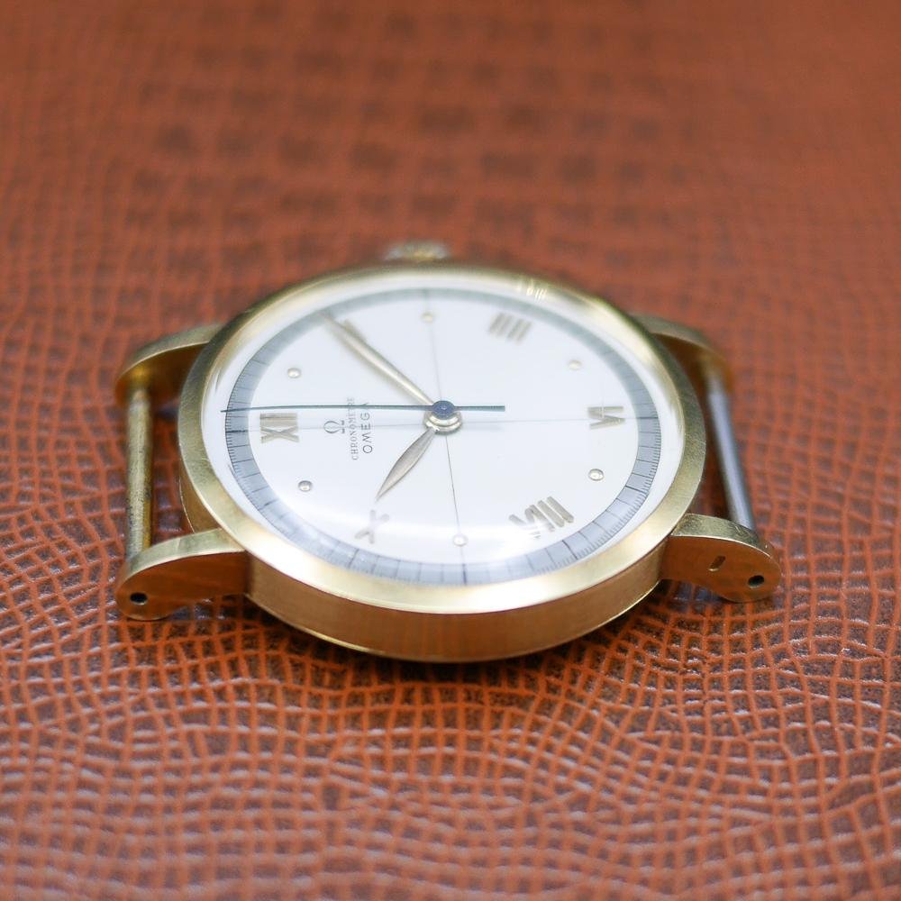 Omega Ref: OT2365 in Yellow gold. Circa:1946.