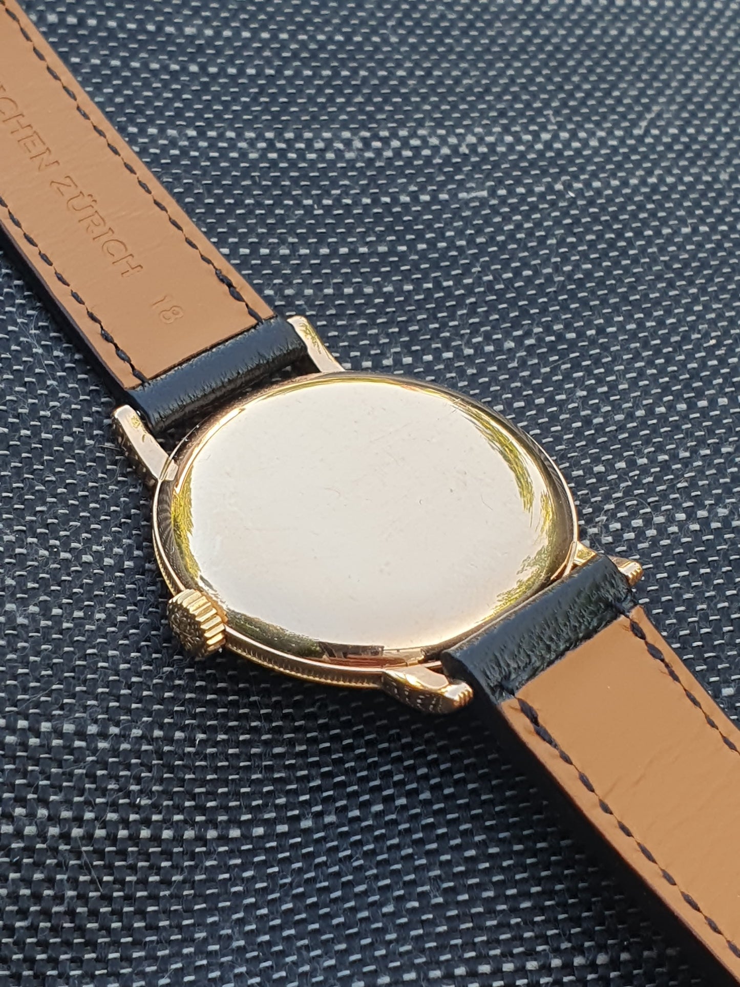 Extremely rare Patek Philippe Calatrava Empire Ref. 2511 in 18k pink gold, 36.5mm, from 1954 – vintage Swiss luxury watch with Extract from the Archives.