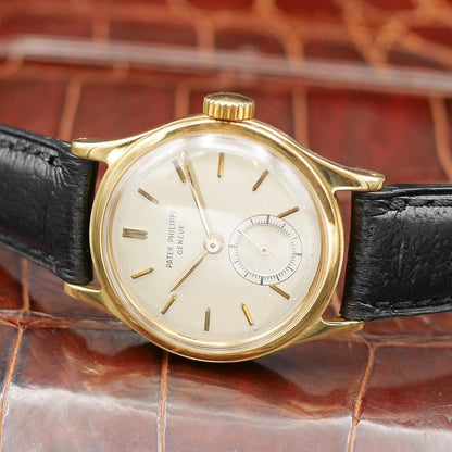 Patek Philippe Calatrava Ref. 2451 watch, yellow gold, 31mm, circa 1953, classic and refined design.